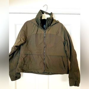 Lululemon women’s rain/athletic jacket size 6